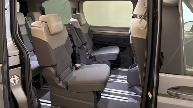Volkswagen Multivan 1.5 TSI eHybrid Life 5dr 4MOTION DSG Estate - Image 9